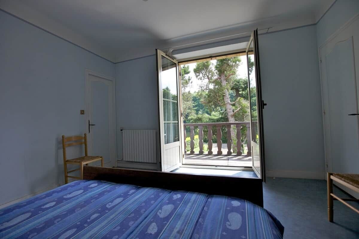 4 bedrooms, iron/ironing board