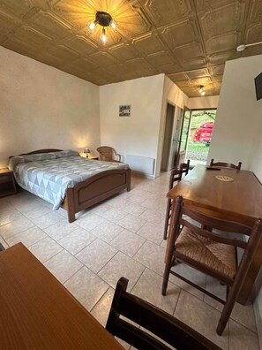 WiFi, bed sheets - Studio B* Ferme du Port d'Enveaux* bord Dordogne (Saint-Vincent-de-Cosse)
