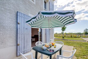 Balcony - Modern 2-bedroom Vineyard House (Colombiers)