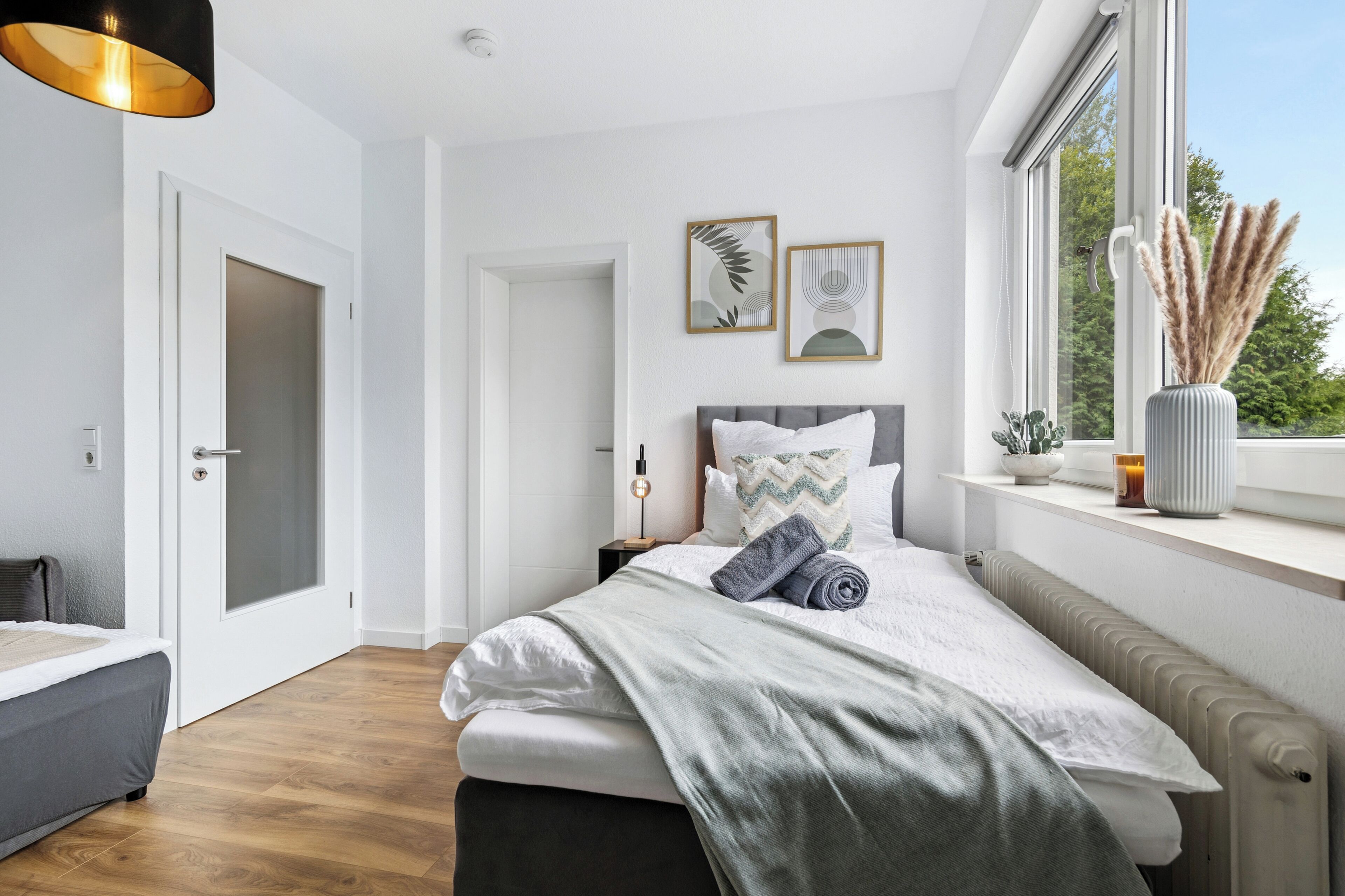 Iron/ironing board, WiFi, bed sheets