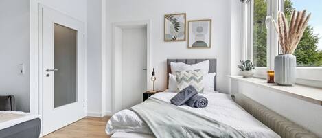 Iron/ironing board, WiFi, bed sheets