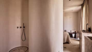 Villa Alemar - Delmar Collection | Baño | Ducha, artículos de higiene personal gratuitos y secador de pelo