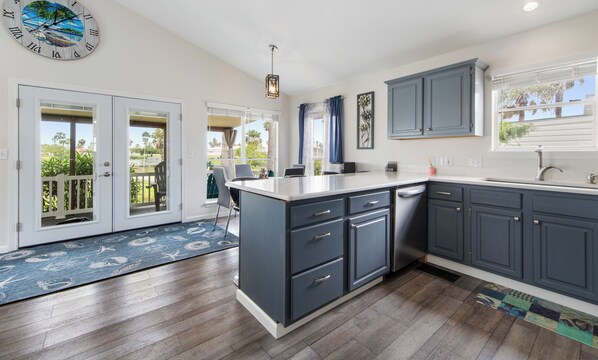 Fridge, microwave, stovetop, dishwasher