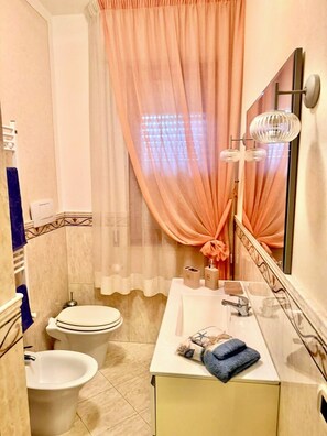 Bathroom - Vrbo Property (Follonica)