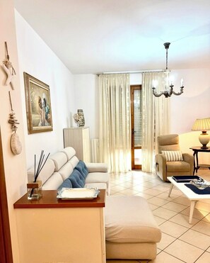 Living area - Vrbo Property (Follonica)