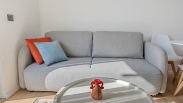 Comfort Apartment, Balcony, City View | Living area