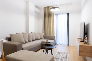 Comfort Apartment, Mountain View | Living area - Barrikada - E Apartments (Tirane)