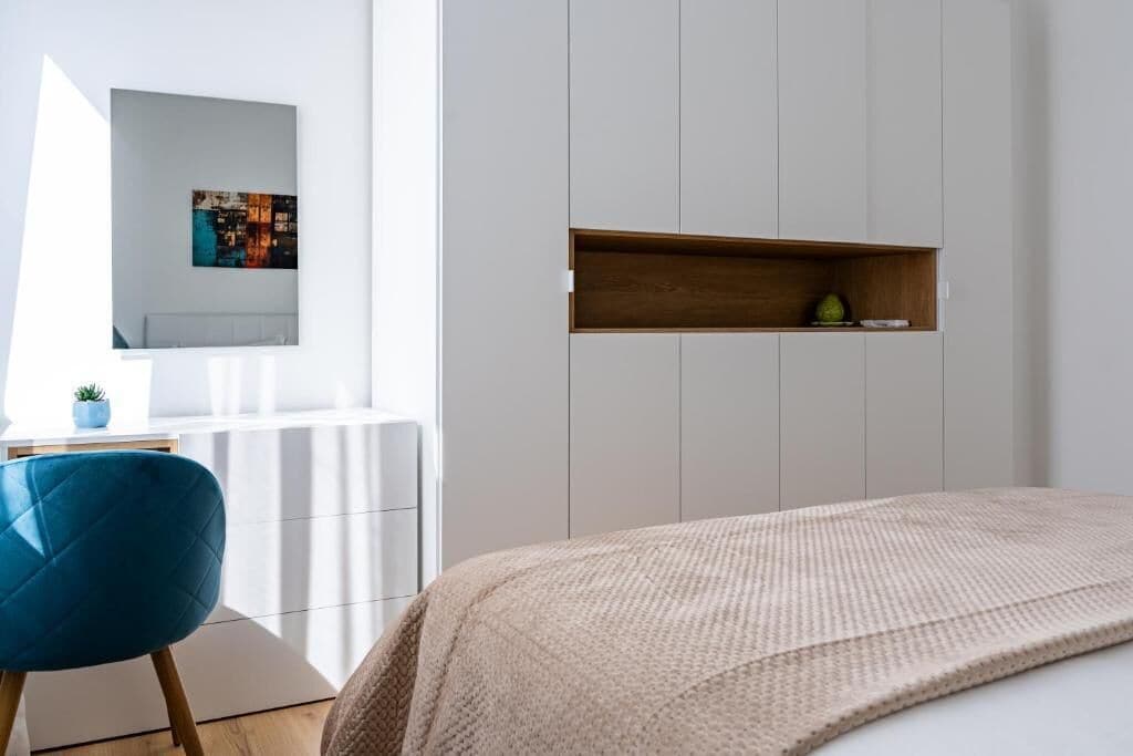 Apartamento clásico, balcón, vistas a la ciudad