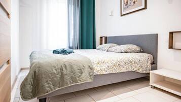 Iron/ironing board, WiFi, bed sheets