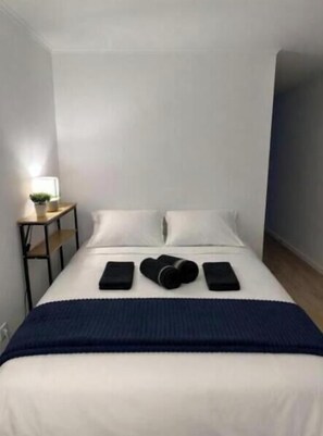 1 slaapkamer, een strijkplank/strijkijzer, wifi, beddengoed