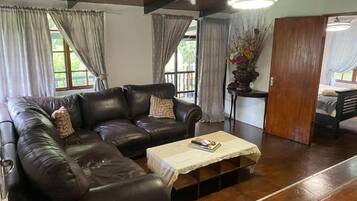 Chalet, Patio, Garden View | Living area