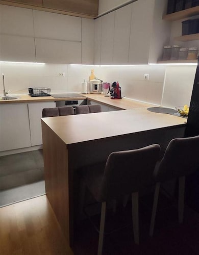 Aerodrom District 1-bed Apt, Sleeps 2 With Parking