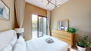 Tabla de planchar con plancha, wifi y ropa de cama 