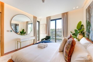 Iron/ironing board, WiFi, bed sheets - Elegant 3 Bed Villa l Golf Course in the Community (Jumeirah Golf Estates)