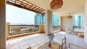 Terrace/patio - Calm 4 Bed Oasis l Serene Sea View l Palm Jumeirah (Palm Jumeirah)