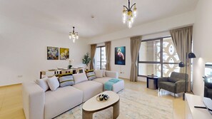 TV - Central Coastal 2 Bed l Beach Access l JBR Walk (Jumeirah Beach Residence)