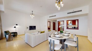 Dining - Central Coastal 2 Bed l Beach Access l JBR Walk (Jumeirah Beach Residence)