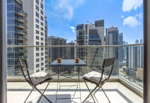 Outdoor dining - Aesthetic 1 Bed l Close to Burj Khalifa l Downtown (Downtown Dubai)