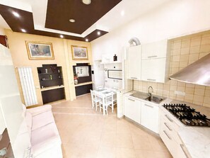Private kitchen - Vrbo Property (Milano)