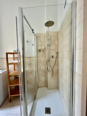 Bathroom - Vrbo Property (Milano)