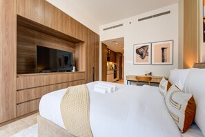 Desk, iron/ironing board, WiFi, bed sheets - Sophisticated Studio l Free Pool and Gym (Dubai)