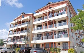 Exterior - Welcome to our cozy home.
We’re happy to host you and hope you enjoy your stay. (Kilifi)