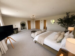 7 bedrooms, desk, iron/ironing board, travel cot - Luxury 7 Bedroom Retreat Near Port Isaac - Sleeps 18 - Hot Tub & Games Room (Port Isaac)