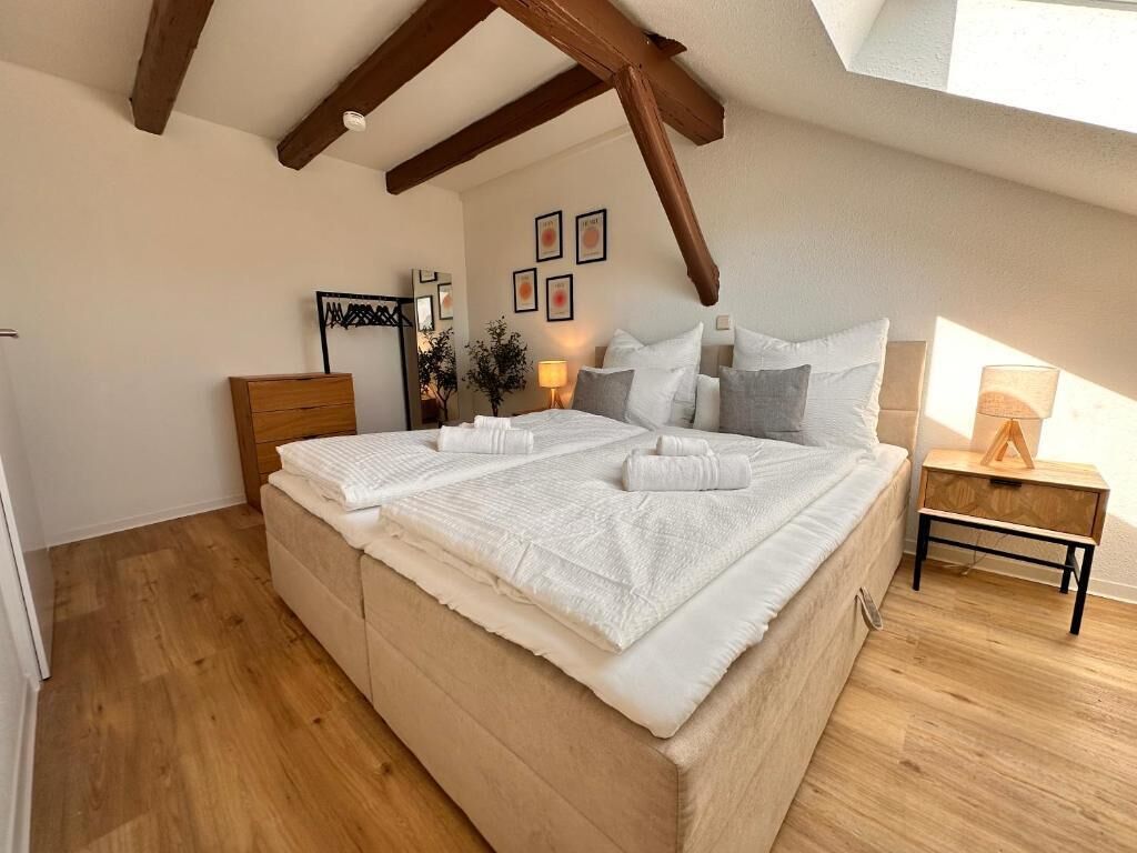 Verdunkelungsvorhänge, schallisolierte Zimmer, Bügeleisen/Bügelbrett