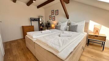 Verdunkelungsvorhänge, schallisolierte Zimmer, Bügeleisen/Bügelbrett
