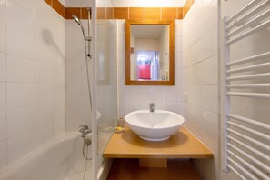 Douche, sèche-cheveux