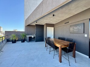Outdoor dining - Modern 2 Main Rooms in the Heart of Caballito - Swimming Pool & Grill (Buenos Aires)