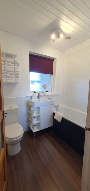 Hair dryer, towels, soap, toilet paper - 2BR- Modern, top floor apartment  -  Free parking fast internet.  Near hospitals (Aberdeen)
