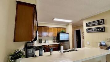 Coffee/tea maker, fridge, microwave, oven