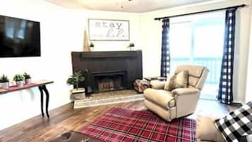 Smart TV, fireplace, video games, table tennis