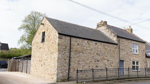 A stone building with a gabled roof, a small window, and a door. - The Old Sawmill (Newcastle-upon-Tyne)