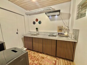 House, 2 Bedrooms, Accessible, Smoking | Private kitchen
