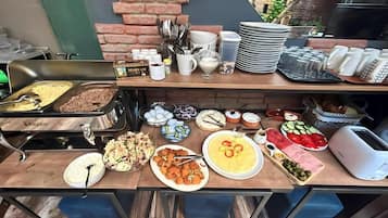 Petit déjeuner complet compris tous les jours