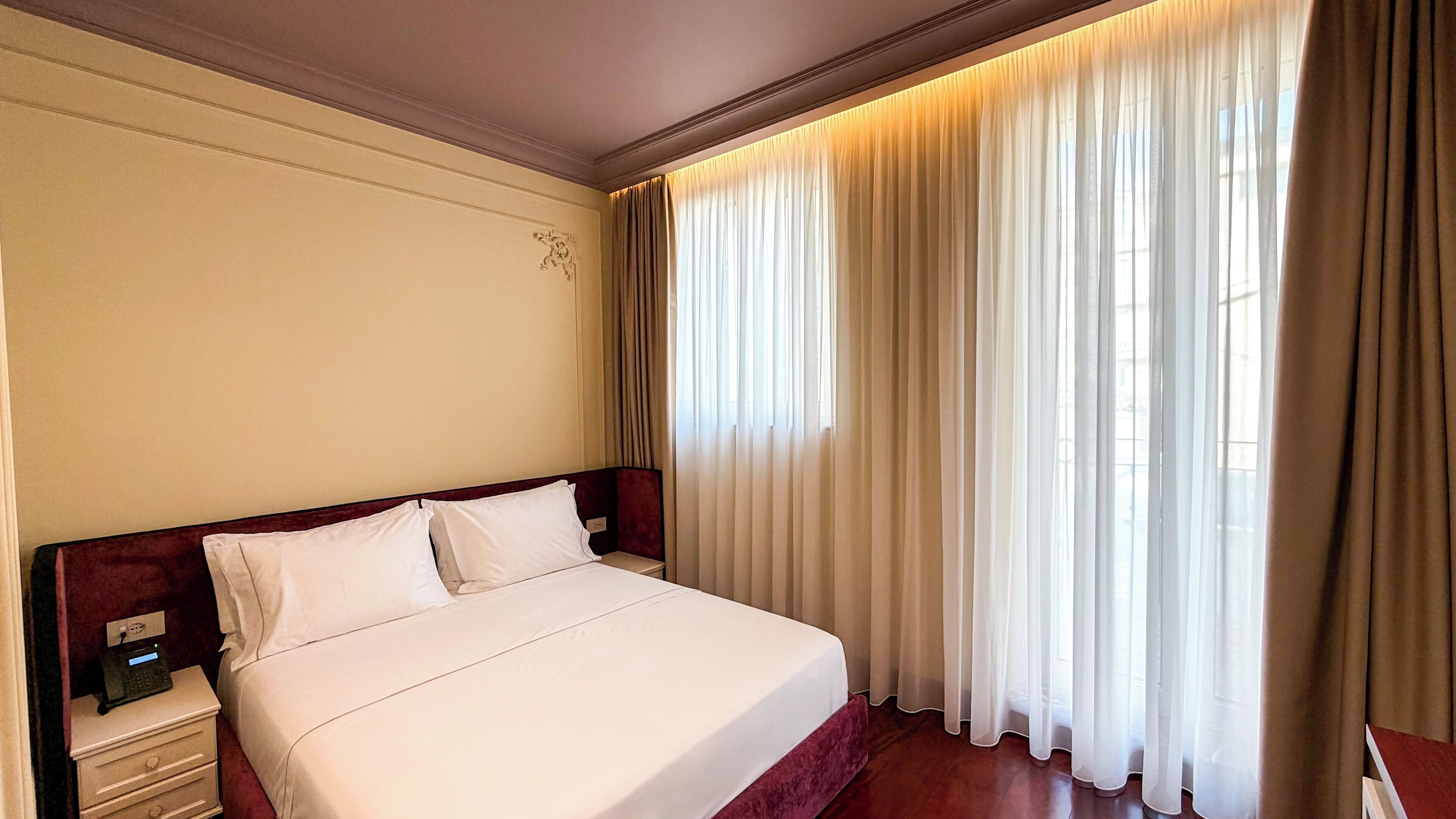 Phòng đôi Deluxe, ban công, quang cảnh thành phố | Bộ trải giường bằng vải Frette của Ý, bộ đồ giường cao cấp 
