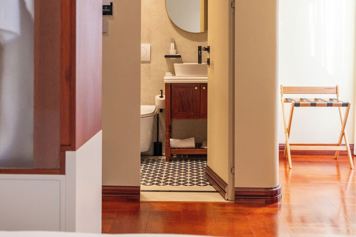 Room 201 | Bathroom | Shower, eco-friendly toiletries, hair dryer, slippers