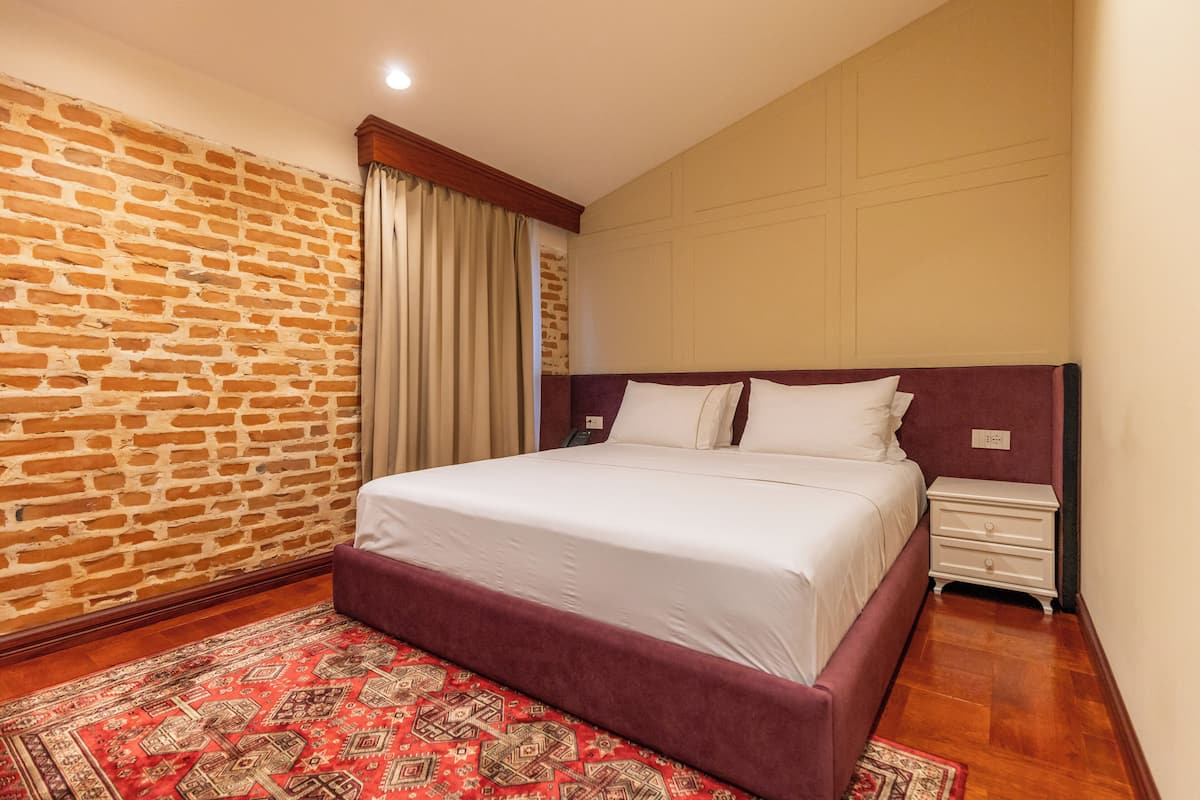 Room 206 | Frette Italian sheets, premium bedding, memory foam beds