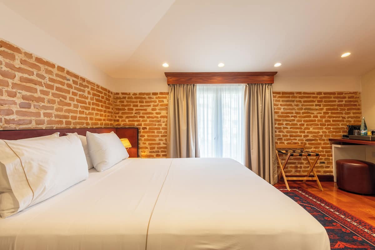 Room 204 | Frette Italian sheets, premium bedding, memory foam beds