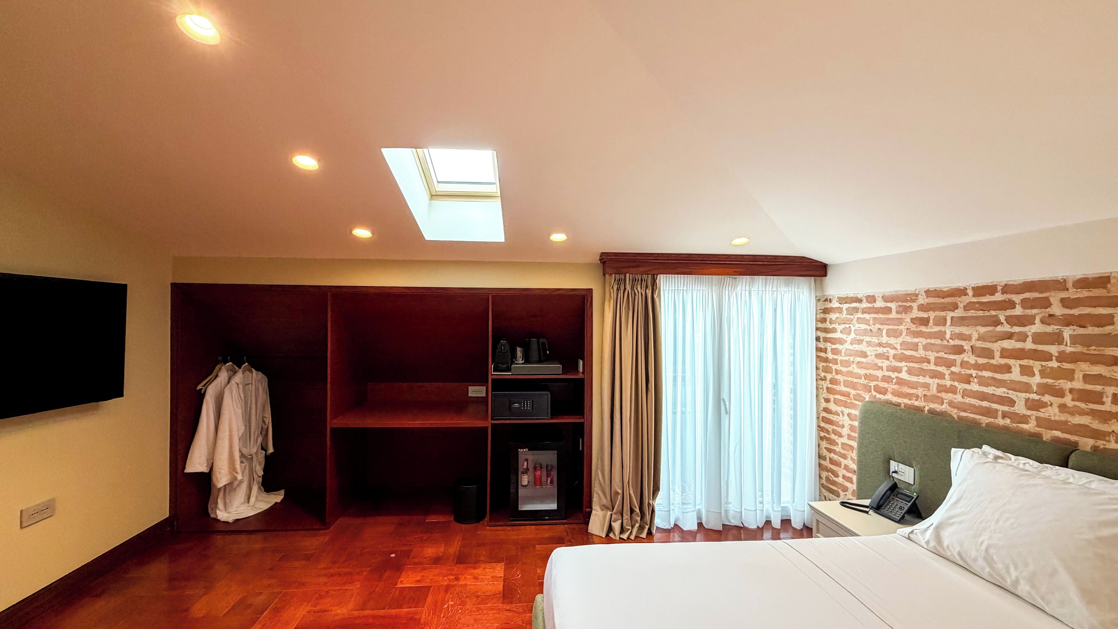 Phòng đôi Superior | Bộ trải giường bằng vải Frette của Ý, bộ đồ giường cao cấp 
