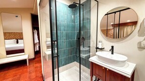 Phòng đôi Superior | Phòng tắm | Buồng tắm vòi sen, đồ dùng nhà tắm miễn phí, máy sấy tóc 