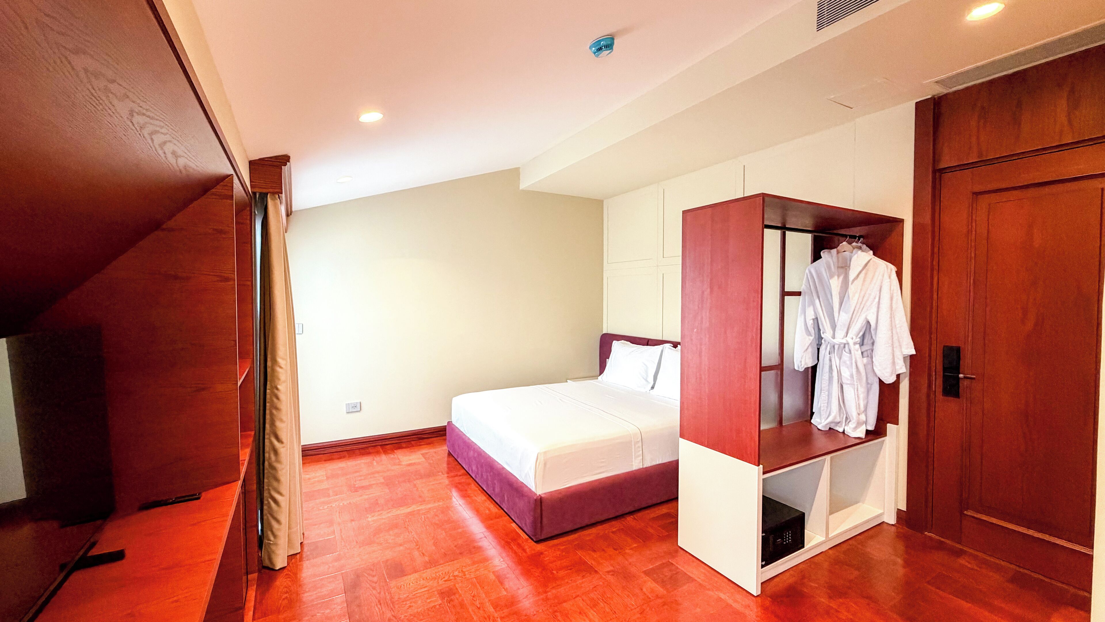 Phòng đôi Superior | Bộ trải giường bằng vải Frette của Ý, bộ đồ giường cao cấp 