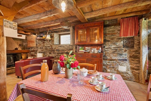 Gîte “La Grange De Claude” with Mountain View and Private Garden