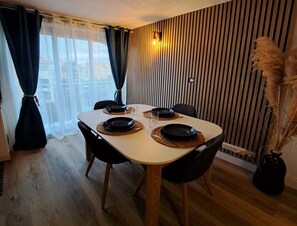 Apartment | Dining - Coastal Apartment in Agde, Parking (Agde)