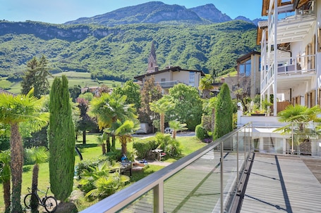 施設の敷地. Apartment 'Sonnenresidence Alpenhof' with Mountain View, Balcony and Wi-Fi