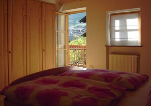 WiFi, bed sheets - Apartment 'Sonnenresidence Alpenhof Panorama' with Mountain View, Balcony and Wi-Fi (Termeno sulla Strada del Vino)