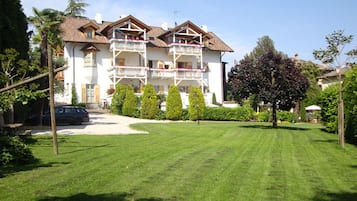 Esterni