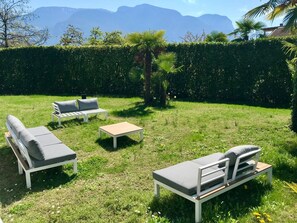 Property grounds - Apartment “Sonnenresidence Alpenhof” with Mountain View and Wi-Fi (Termeno sulla Strada del Vino)